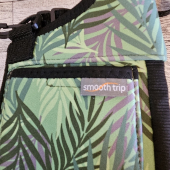 Smooth Trip Neoprene Water Bottle Carrier Bag Adjustable Strap and Phone Pocket - Picture 3 of 7